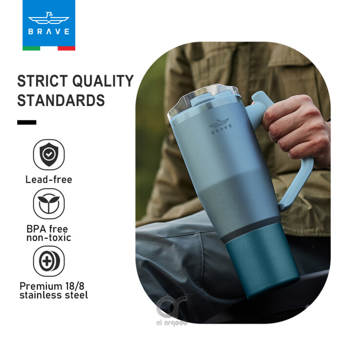 A blue 40 oz Brave Tumbler Mug with a 180° rotating handle. Shown alongside two interchangeable lids—a safety lid with a flip-up closure and a G-lid designed for straw use—plus a reusable straw. The mug’s tapered shape fits standard car cup holders,