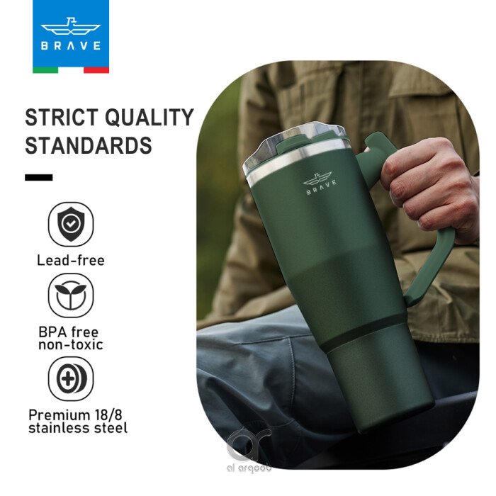 A person holds a green Brave Tumbler Mug with a 180° rotating handle, Next to the mug, text highlights “STRICT QUALITY STANDARDS” with icons for lead-free, BPA-free, and premium 18/8 stainless steel.