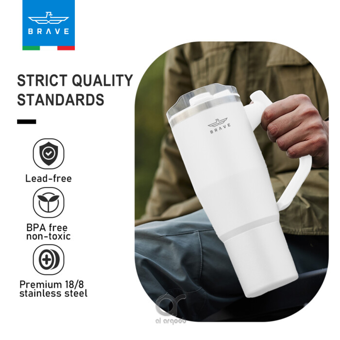 A person holds a silver Brave Tumbler Mug with a 180° rotating handle, Next to the mug, text highlights “STRICT QUALITY STANDARDS” with icons for lead-free, BPA-free, and premium 18/8 stainless steel.