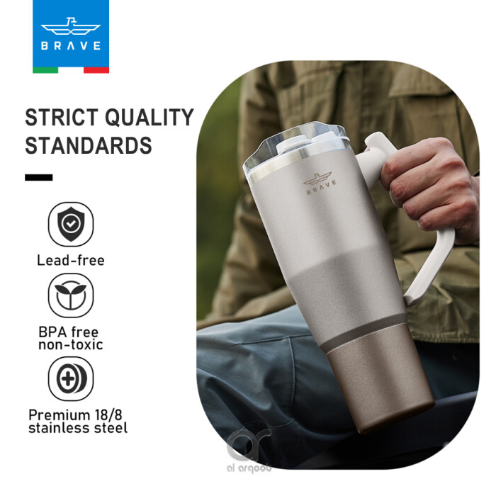 A person holds a silver Brave Tumbler Mug with a 180° rotating handle, Next to the mug, text highlights “STRICT QUALITY STANDARDS” with icons for lead-free, BPA-free, and premium 18/8 stainless steel.